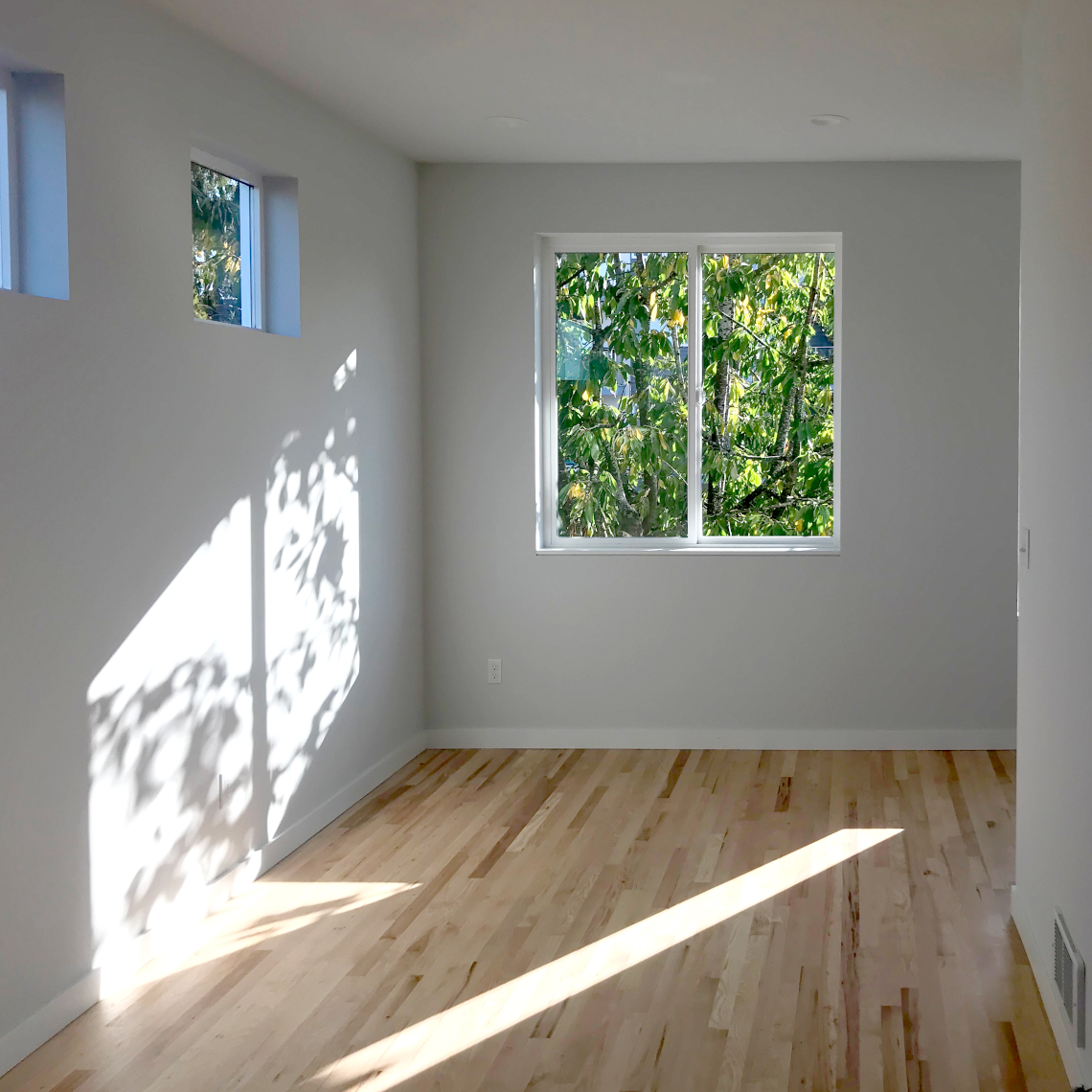 Chieftain LLC: West Seattle 4-Star Townhome bedroom