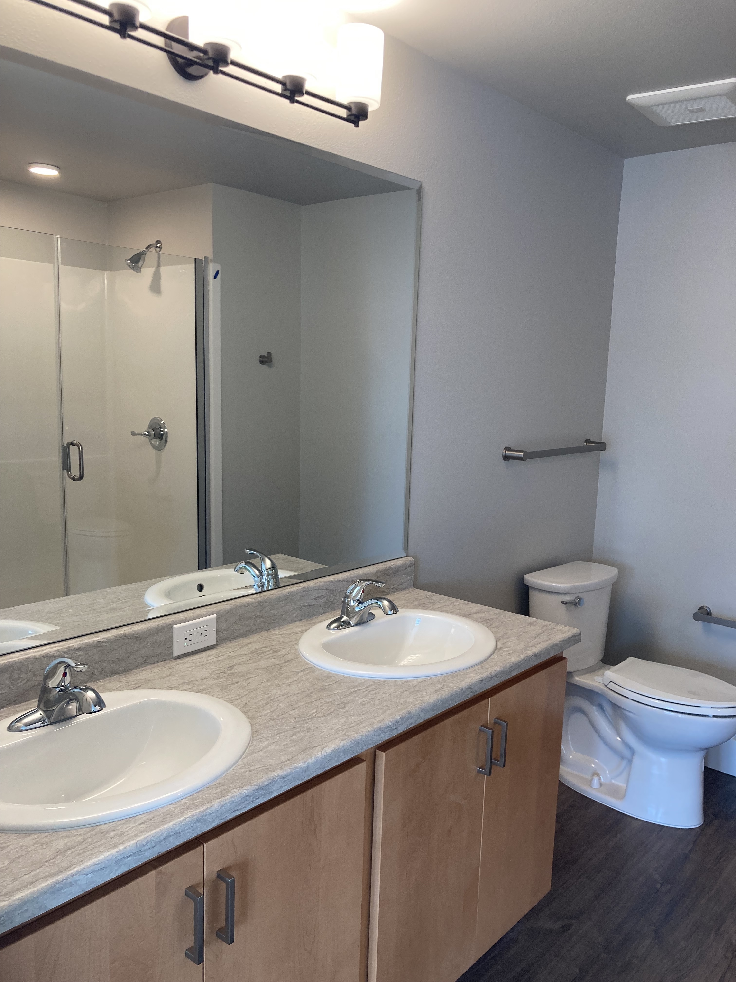 Walsh Construction's Eliseo apartments, Bathroom